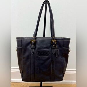 Coach Vintage Hamptons Shoulder/Tote Leather Bag in Navy w/ Embossed Logo
